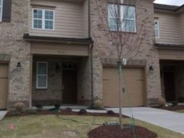 9601 Camberley Ave NW — Photo 3