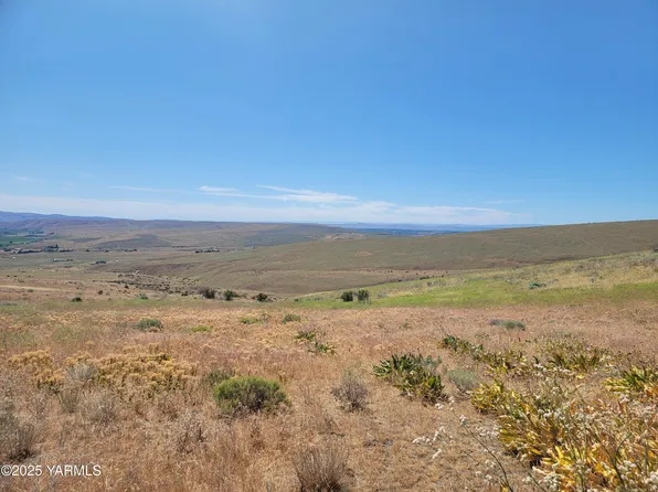 Nka Wenas View Dr, Selah, WA 98942