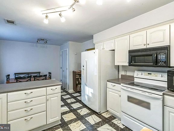 5th image of 6 Linwood Ct