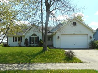 401 Maple Ave, Elburn, IL 60119