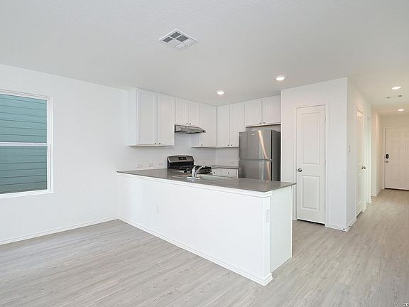 4th image of 7626 Chancery Gate