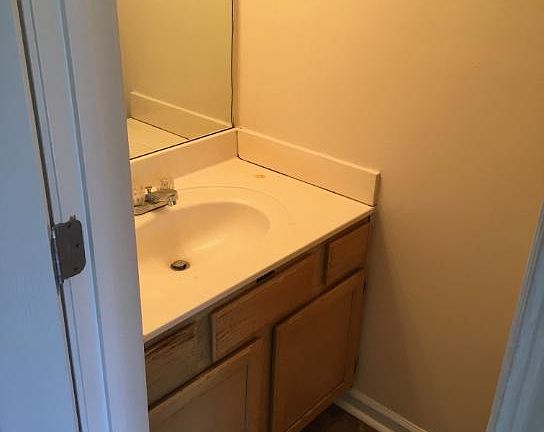 5th image of 566 Lost Cir APT B