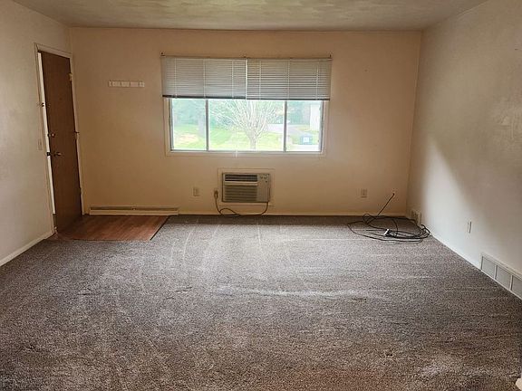 3rd image of 712 12th St #7