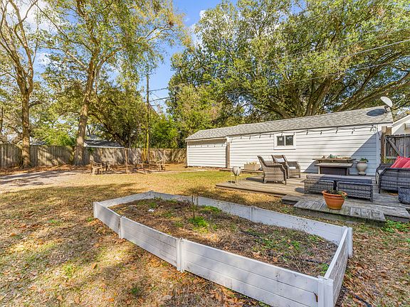 4th image of 1456 E Montague Ave