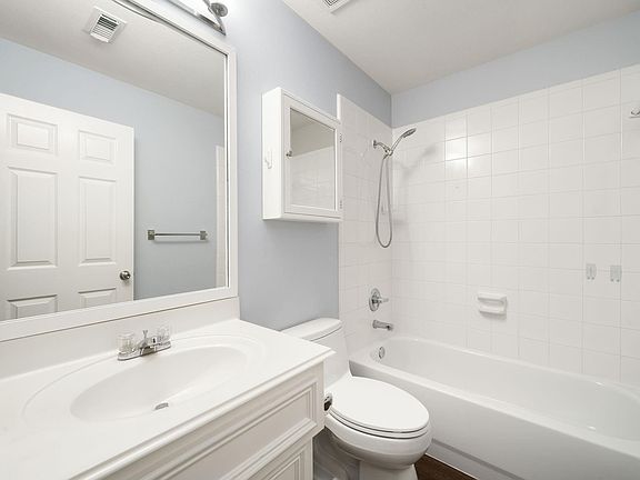 5th image of 934 W Heights Hollow Ln