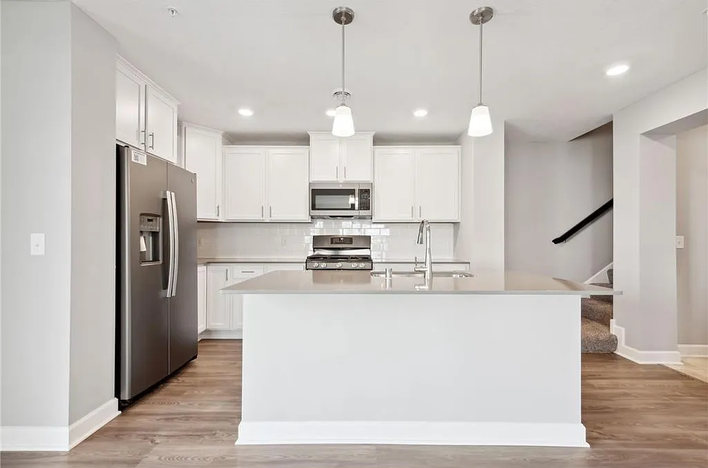 3 bed, 1800 sqft, $3,050 — Photo 4