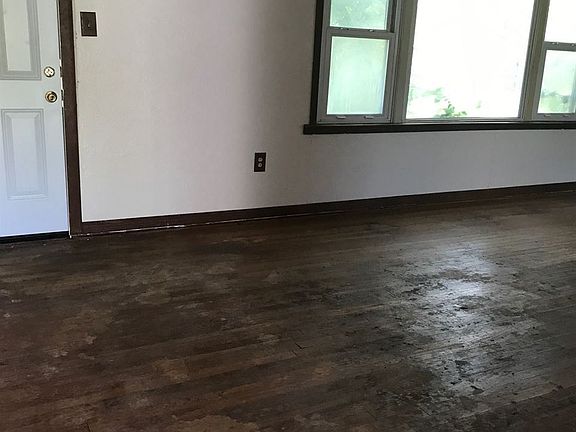 3rd image of 2140 NW Lincoln Ave
