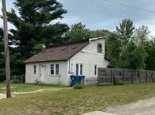 412 Oakwood St, Holly, MI