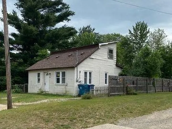 412 Oakwood St, Holly, MI 48442