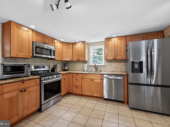 3rd image of 599 N Bishop Ave
