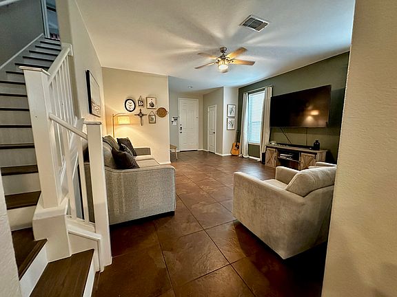 3rd image of 935 Spello Cir