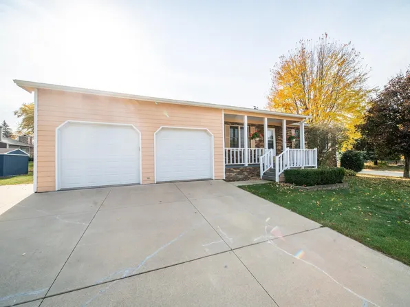 1104 5th St NW, Kasson, MN 55944