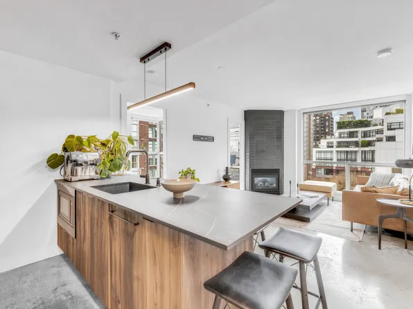 928 Richards St #505, Vancouver, BC V6B 6P6