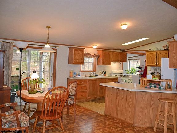 5th image of 107 Mary Ann Ln