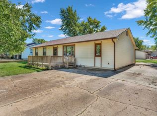 221 Center St, Carbondale, KS 66414