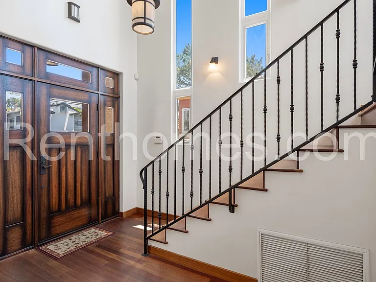 2940 Columbia St — Photo 10