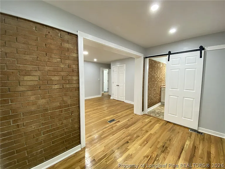 290 Lemont Dr — Photo 19