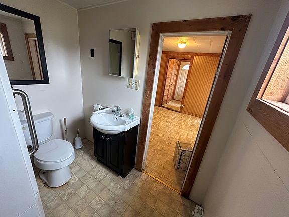 4th image of 24 Lexington Ave