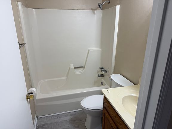 3rd image of 3350 Cove Lake Dr