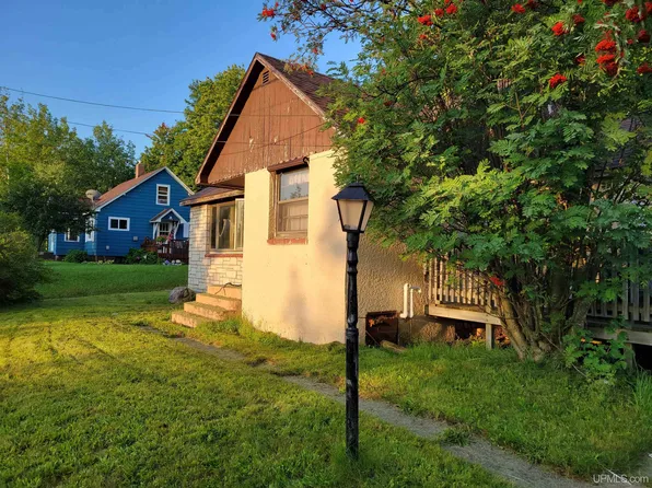 315 Stoneville Rd, Ishpeming, MI 49849