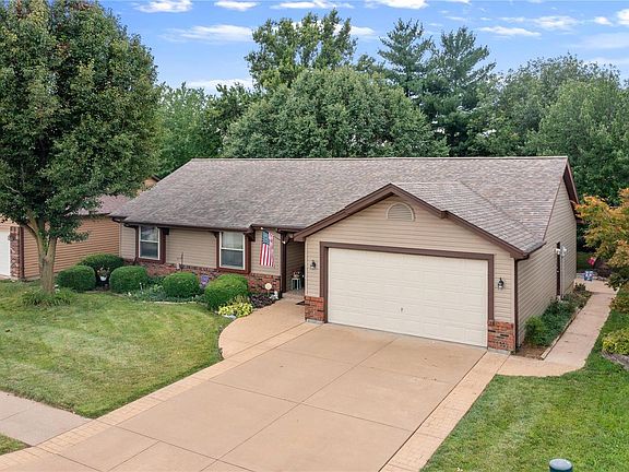 3rd image of 951 Mercy Dr