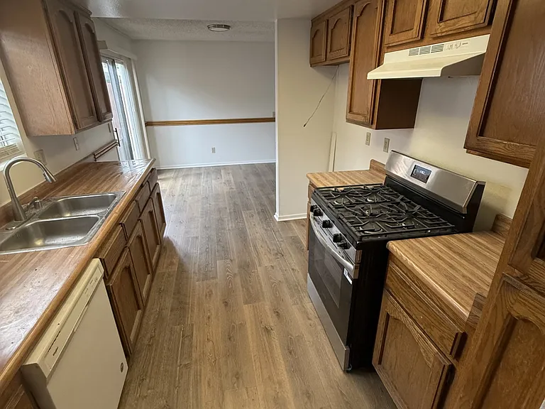 15252 Wallace Ave — Photo 11