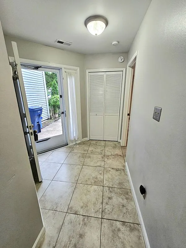 2 bed, 2.0 bath, 1055 sqft, $2,300 — Photo 3