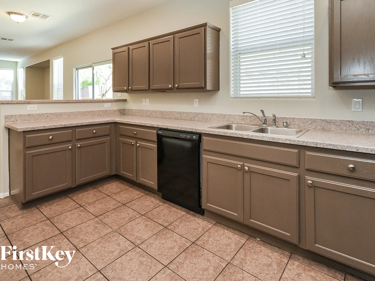 3 bed, 2.5 bath, 2233 sqft, $2,635 — Photo 4
