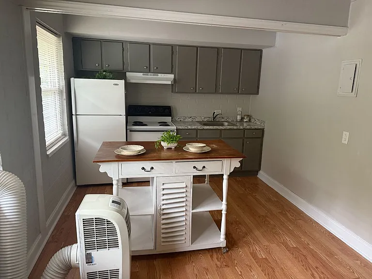 1617A Fulton Ave — Photo 1