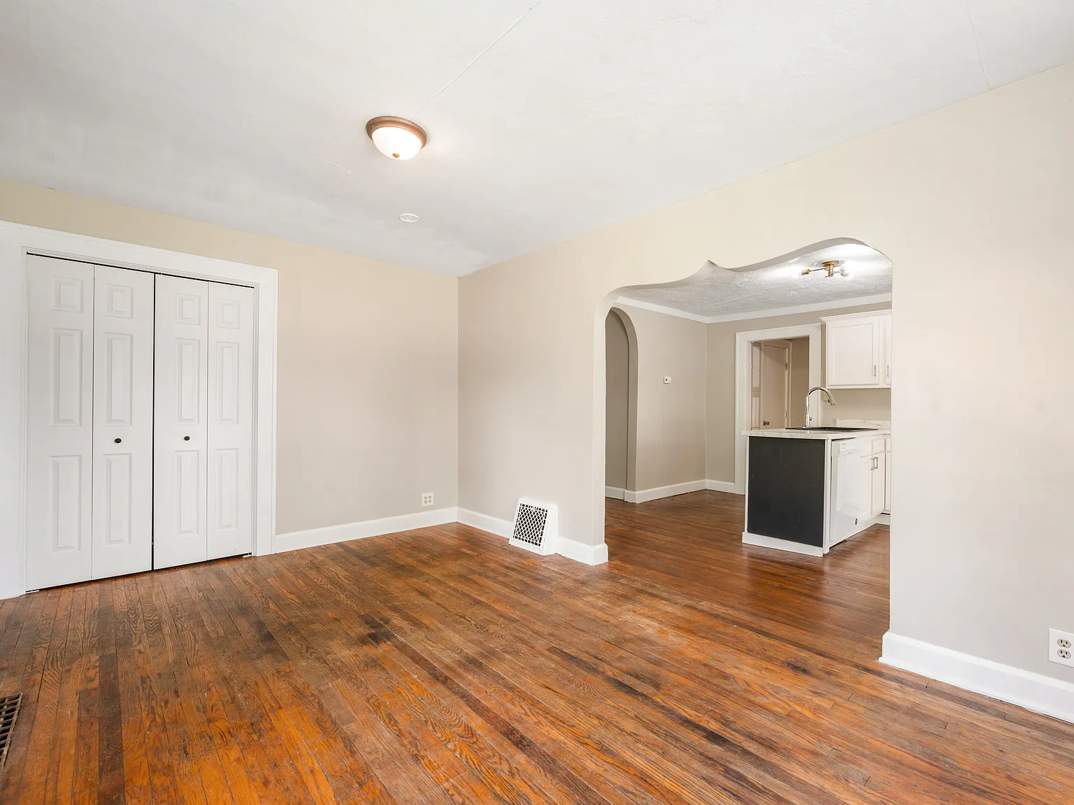 3 bed, 1002 sqft, $1,500 — Photo 4