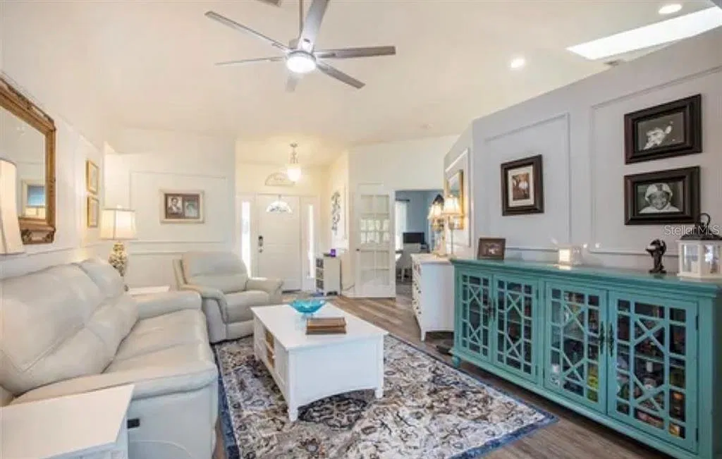 3 bed, 2.0 bath, 1949 sqft, $2,500 — Photo 4