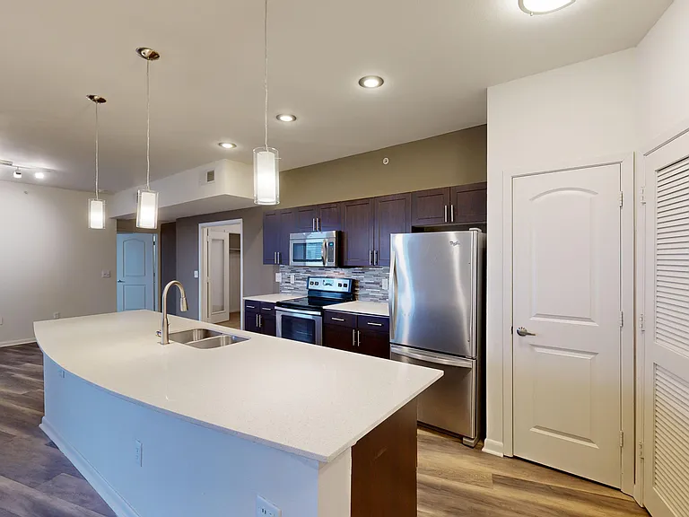 Residences at the Domain — Photo 114