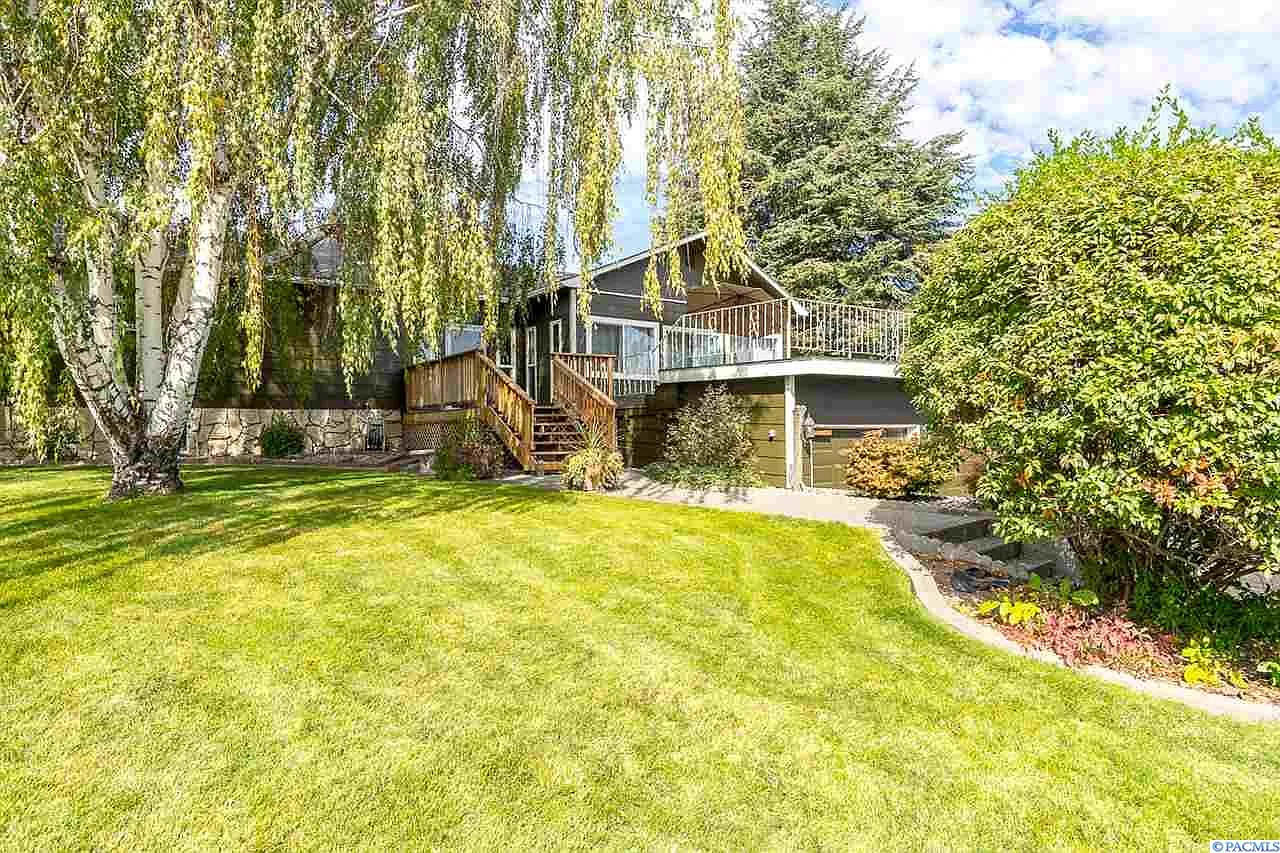 2105 Hill Dr photo 1