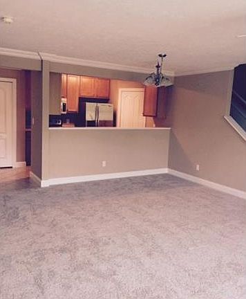 4th image of 408 Katy Ln