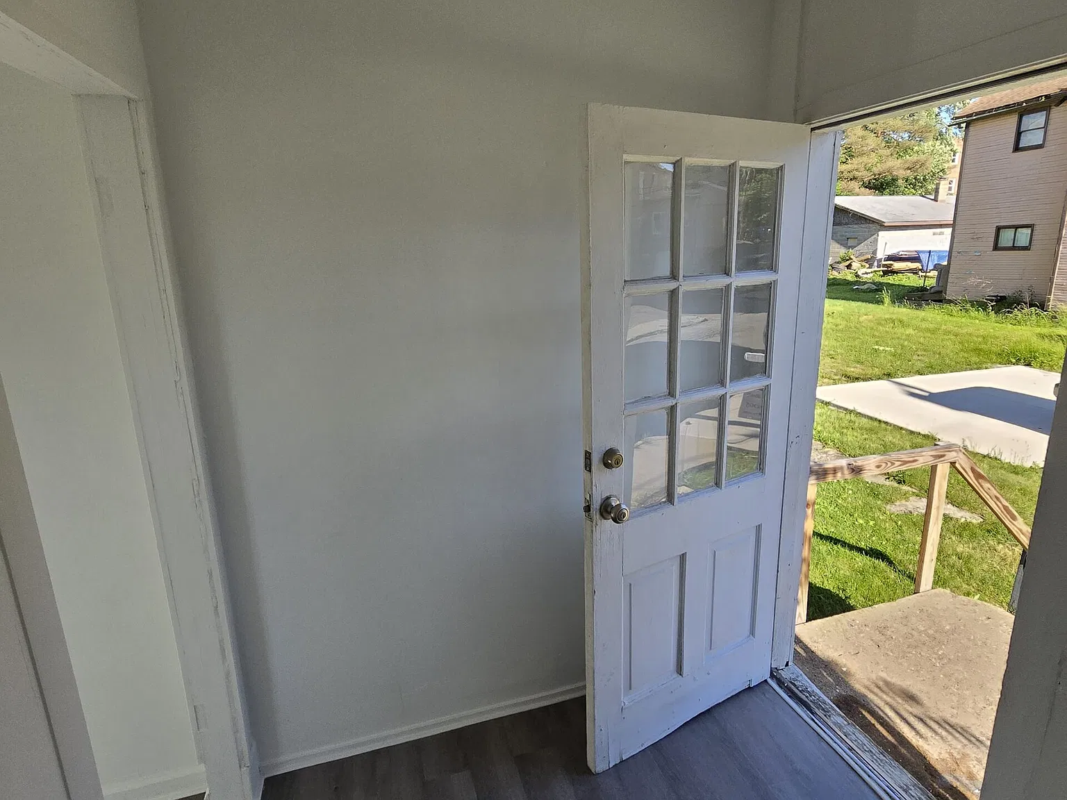 3 bed, 896 sqft, $800 — Photo 2