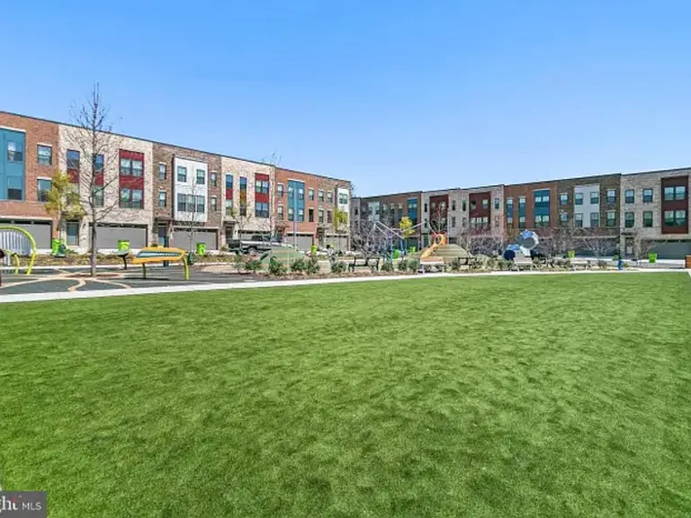 2818 Arts Vista Blvd — Photo 20