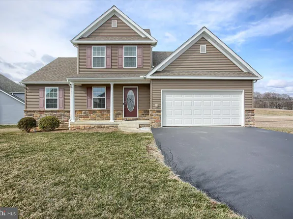 70 E Imperial Dr, Aspers, PA 17304