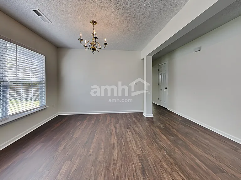 5069 Thornton Dr — Photo 5