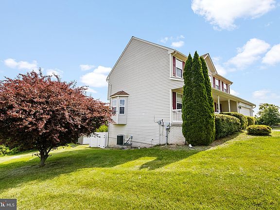 5th image of 40 Devereaux Terrace Ct