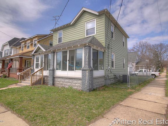 5th image of 1357 Tamarack Ave NW
