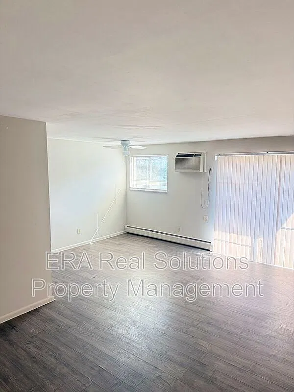 2 bed, 1.0 bath, $950 — Photo 3