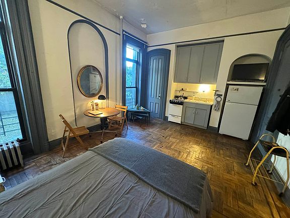 4th image of 33 Brevoort Pl APT 2R