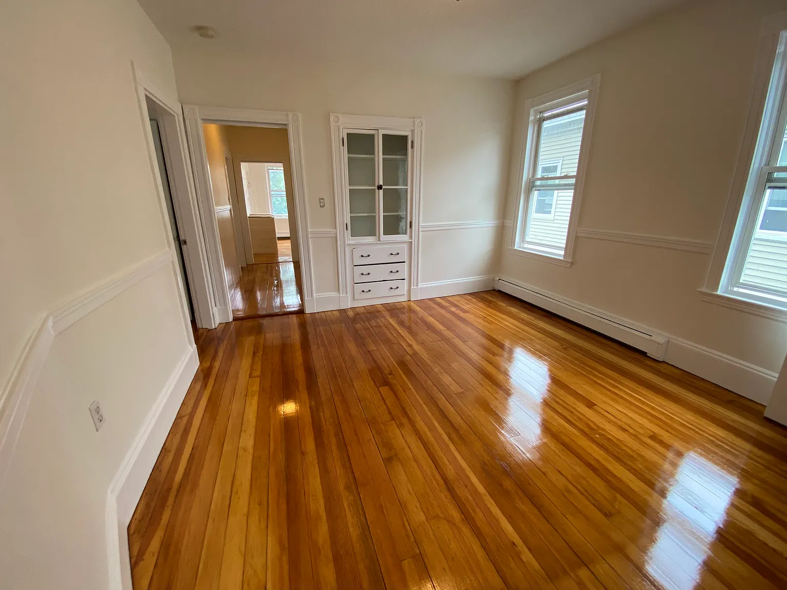 3 bed, 1.5 bath, 1300 sqft, $1,400 — Photo 4
