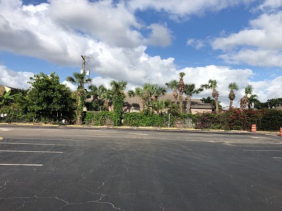 4th image of 2871 Somerset Dr APT 317