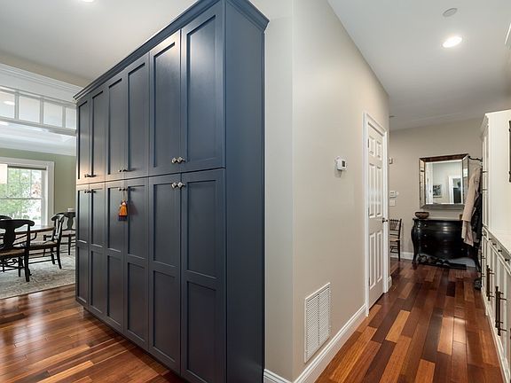 4th image of 10 Heron Cir #B