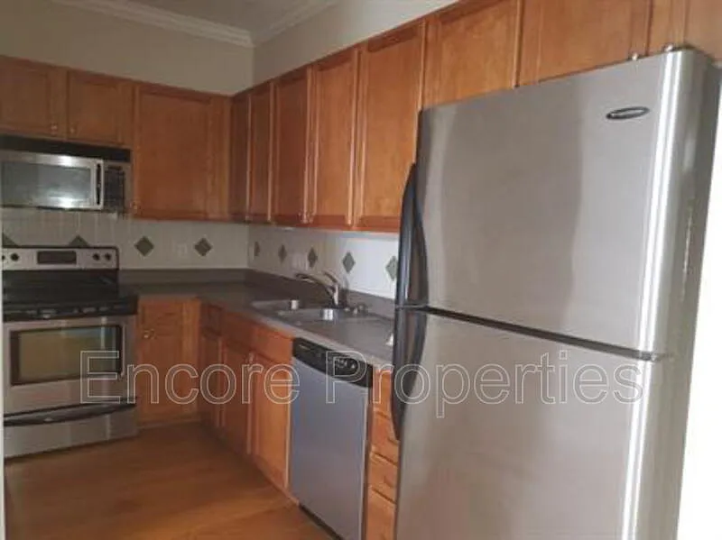 2 bed, 1.0 bath, 766 sqft, $1,400 — Photo 3
