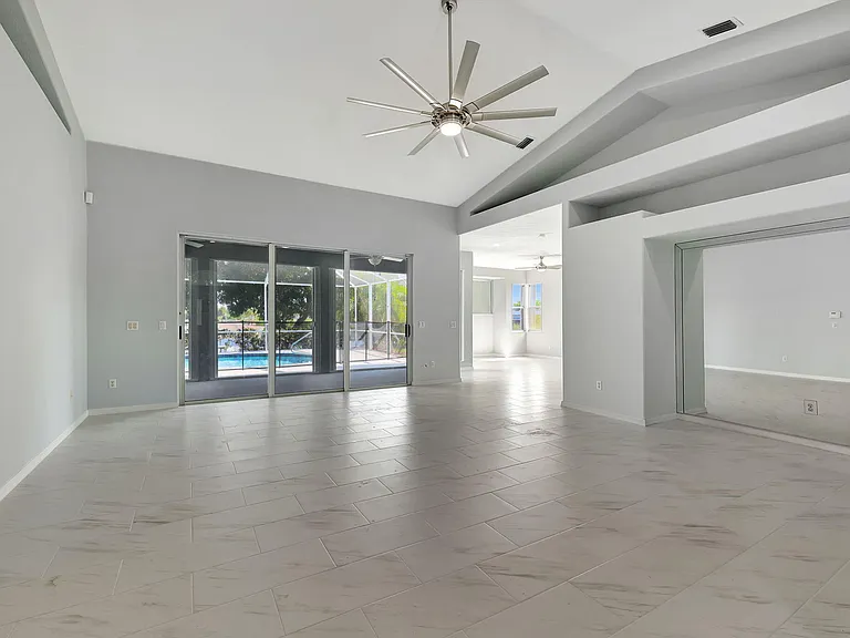 2704 SE Eagle Dr — Photo 12