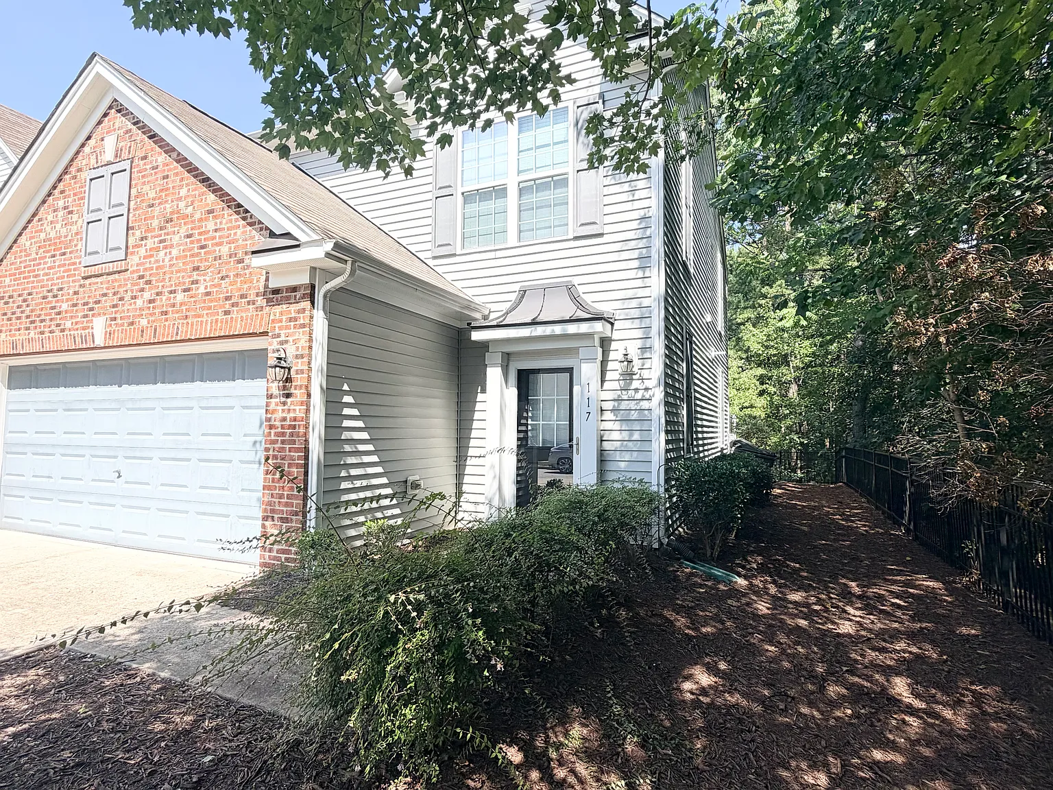117 Inisfree Pl — Photo 2