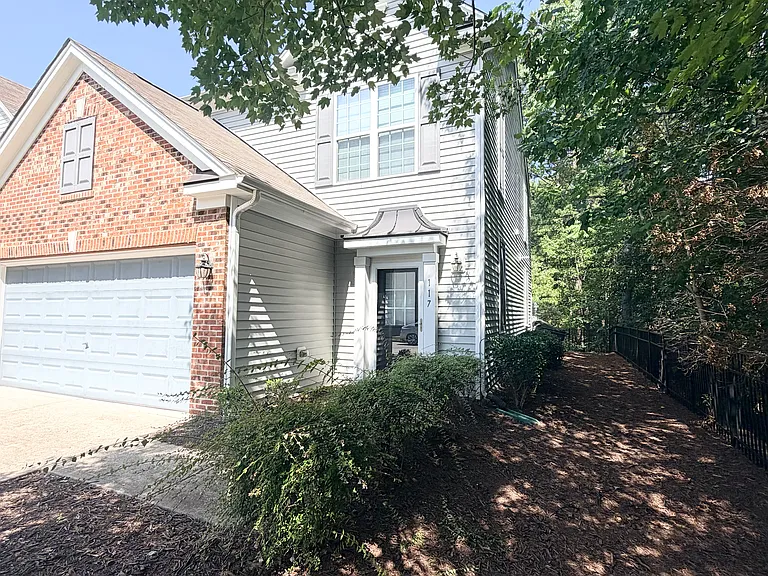 117 Inisfree Pl — Photo 2