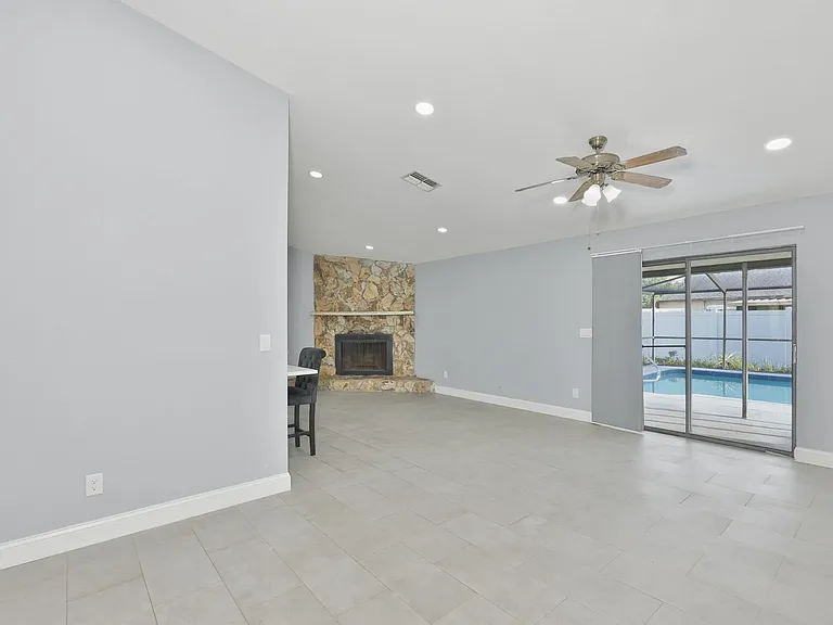 8433 Somerset Dr — Photo 12
